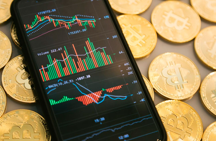 Bitcoin segue em queda enquanto Binance Coin avança 12%