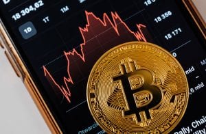 Coluna do TradingView: queda no valor do Bitcoin favorece altcoins
