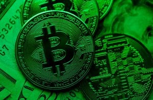 É hora de "investir tudo" no Bitcoin, diz especialista