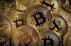 Político perde R$ 140 milhões em Bitcoin; saiba o que aconteceu