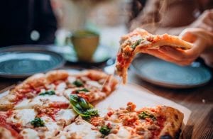 Binance e Mercado Bitcoin fazem ações sociais no Bitcoin Pizza Day