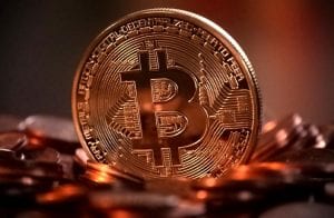 Hora de trocar criptomoedas por Bitcoin? Veterano explica o que fazer