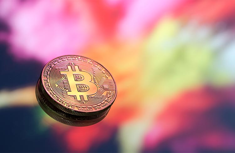 Bitcoin recupera 8% e Solana salta 20% nesta quarta-feira