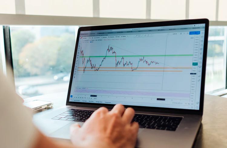 BNB, SafeMoon e Litecoin podem saltar até 90% em nova alta