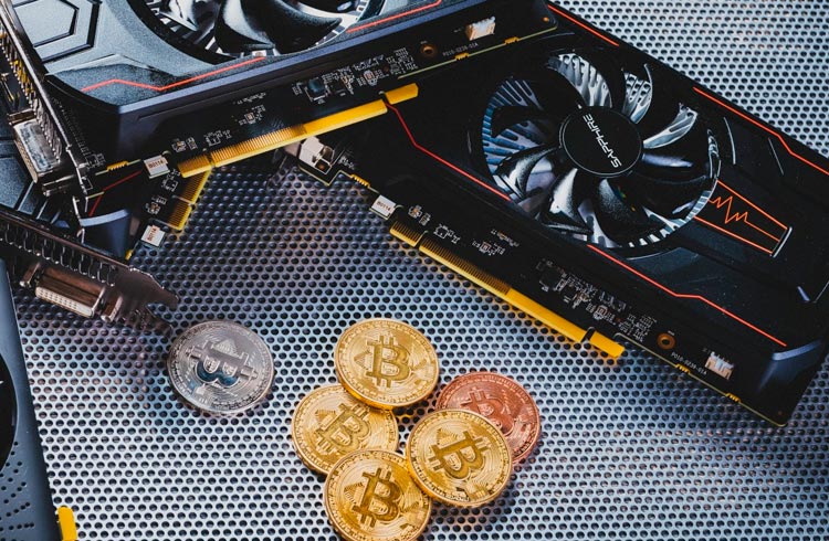 Mais de 400 equipamentos para minerar Bitcoin são apreendidos