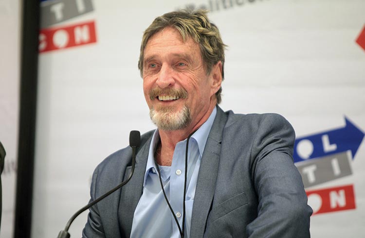 Relembre 4 tokens promovidos por McAfee que causaram sua prisão