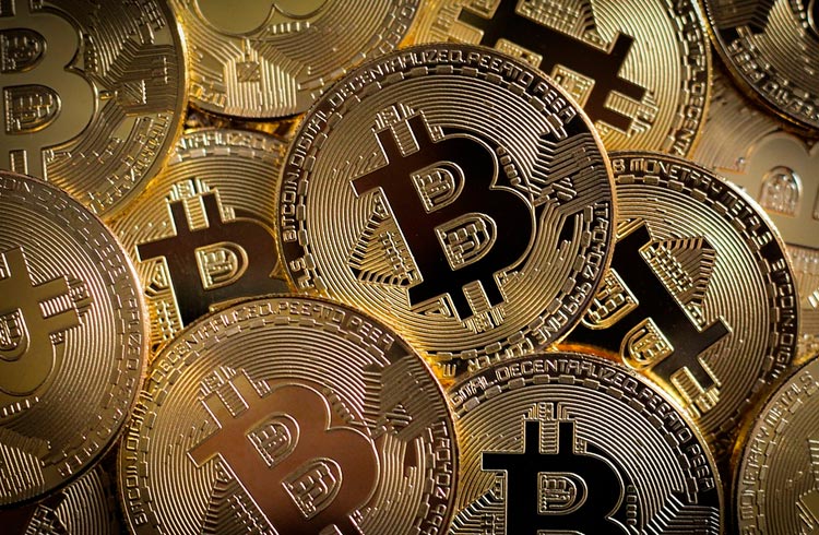 Trader lucra 724% com Bitcoin em 1 semana e dá dicas para novatos