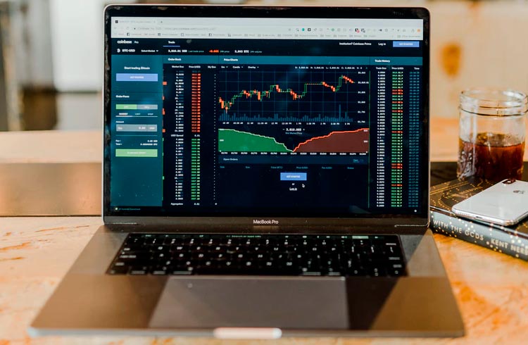 BCH, SOL e CAKE surfam na alta e podem saltar até 80%; confira os gráficos