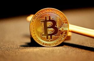 Bitcoin exibe queda e restante das criptomoedas acompanha