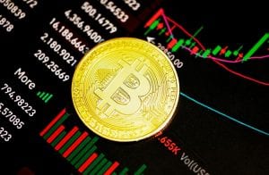 Bitcoin rompe suporte de US$ 30 mil e demais criptomoedas declinam