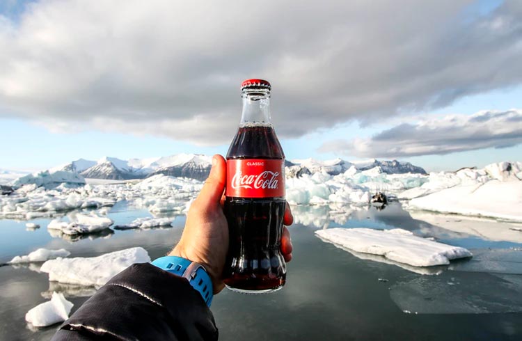 Coca-Cola anuncia NFTs e jaqueta especial da Decentraland