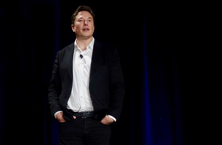 Elon Musk revela que SpaceX tem Bitcoin em seu balanço