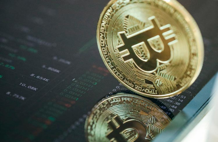 Bitcoin busca os US$ 46.000 após disparar durante a madrugada