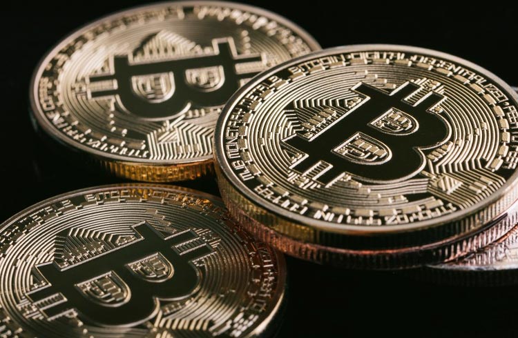 Bitcoin pode derreter até US$ 20 mil após perder suporte, afirma brasileiro