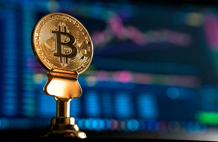 Bitcoin salta rompe os US$ 43.000 nesta tarde; mais de R$ 100 milhões liquidados