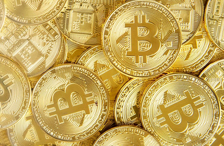 Bitcoin valoriza 6% nesta sexta-feira e atinge maior valor desde maio