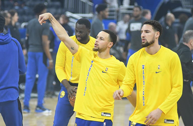 Após pedir conselho sobre criptomoedas, Stephen Curry da NBA fecha patrocínio com exchange