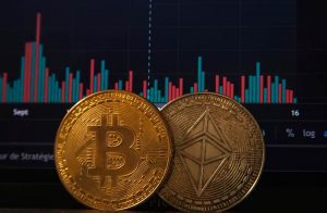 Bitcoin chega aos US$ 48 mil e Ethereum acompanha. Solana reestabilizada volta a subir.