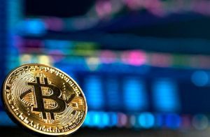 Bitcoin sobe 2% e mercado de criptomoedas apresenta melhoras