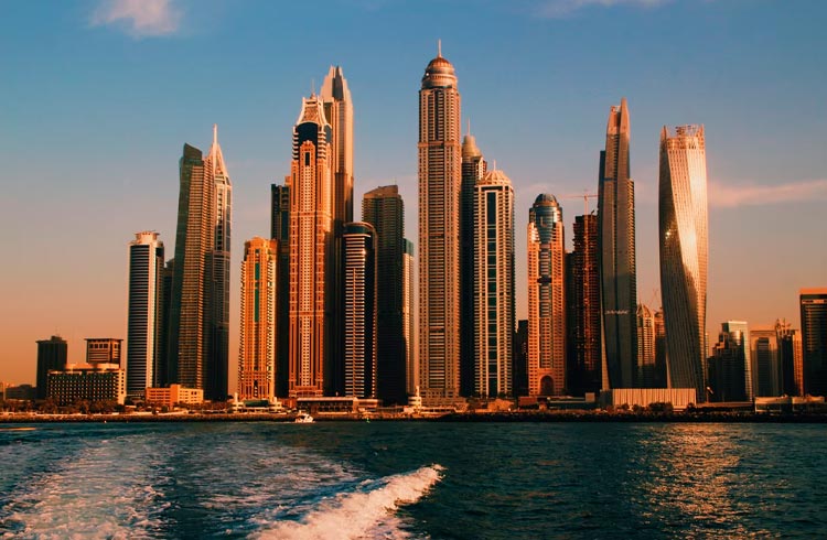 Emirados Árabes aprovam comércio de criptomoedas em zona franca de Dubai