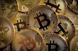 Polícia apreende R$ 2 milhões em Bitcoin e prende milicianos do Rio que usavam criptomoedas para lavar dinheiro