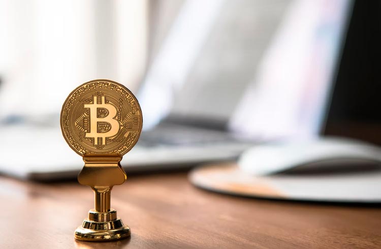 Bitcoin se aproxima dos US$ 60 mil com rumores sobre aprovação de ETF