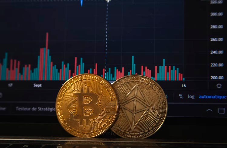 Bitcoin sofre baixa após atingir o ATH e Ethereum é negociada a US$ 4.300