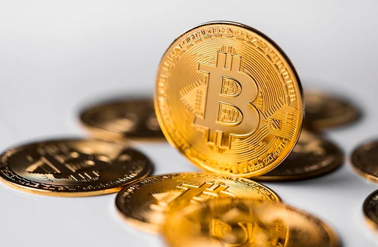 Bitcoin supera US$ 57.000 pela 1ª vez em 5 meses; analistas apontam razões para alta