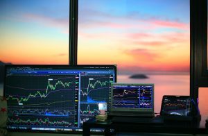 Bitcon cai para US$ 58 mil e Shiba Inu sobe mais 17% em menos de 12 horas.