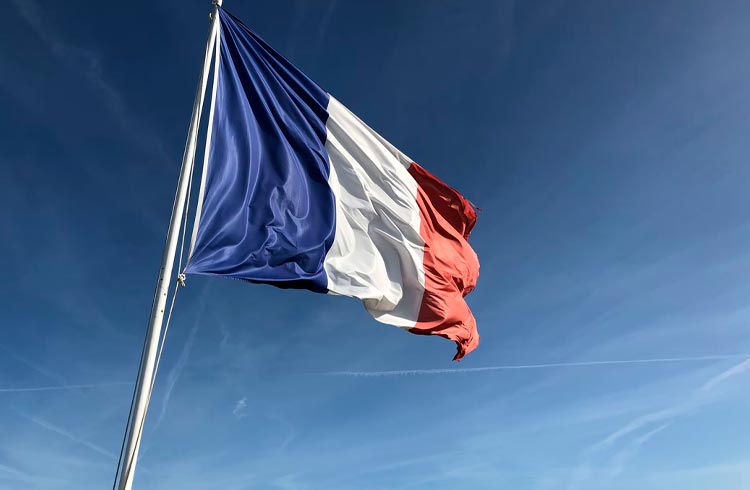 França divulga resultado de teste com CBDC e lançamento de ETF de Bitcoin