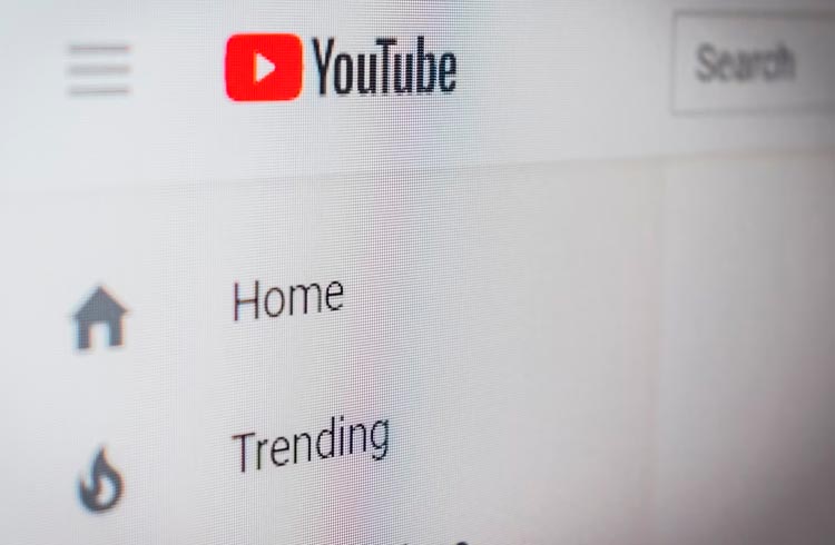 Hackers estão controlando canais no YouTube para tentar roubar criptomoedas, diz Google