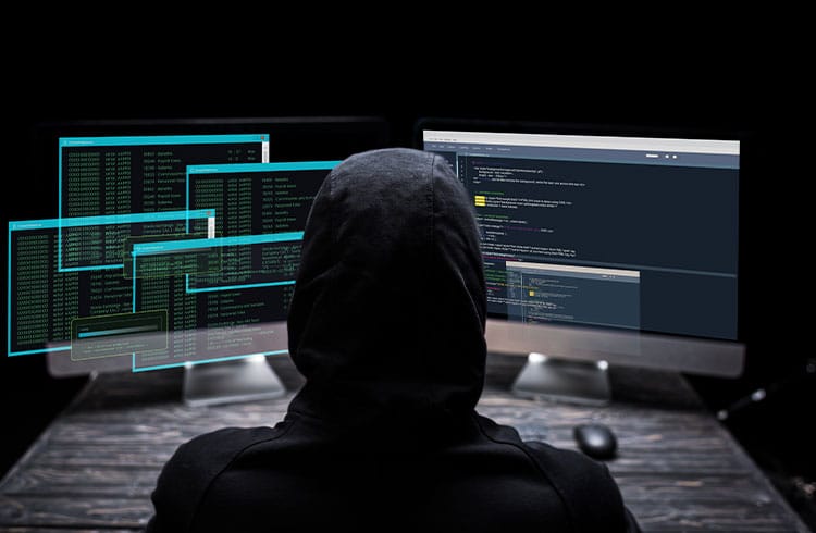 Polícia apreende contratos de investimento em criptomoedas de hacker em Cabo Frio