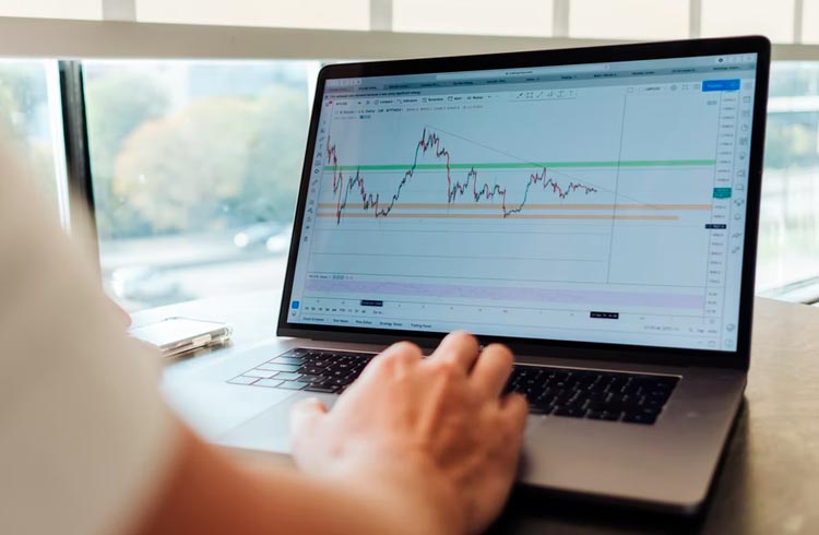 Bitcoin, Ethereum, Solana, XRP e Polkadot voltam a cair. Mercado perde 16% no volume total de transações