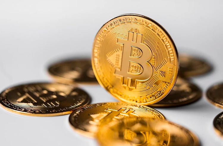 Brasileiros negociaram R$ 11,5 milhões em Bitcoin em outubro; aumento de 66,9% em relação a setembro