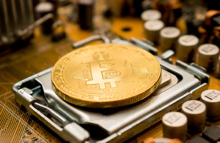 Dificuldade de mineração do Bitcoin cai e quebra maior sequência de alta desde 2018