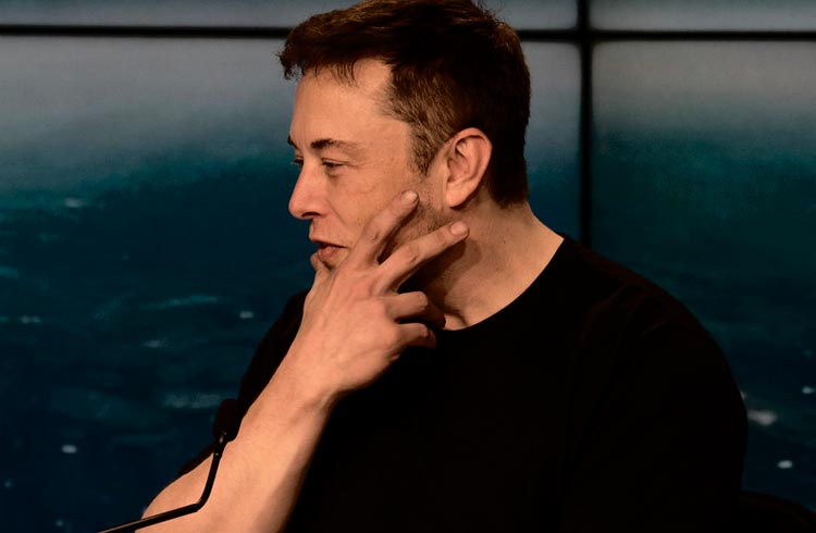 Elon Musk pode vender ações da Tesla para comprar Bitcoin? Entenda