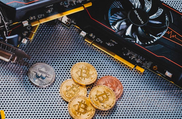 Equipamentos para minerar Bitcoin ficam cada vez mais caro com o preço do BTC subindo