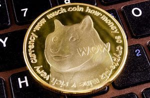 DOGE sobe 18%; Bitcoin, Ethereum, Solana e Avalanche caem 7%. Anuncio de inflação nos EUA preocupa investidores e analistas