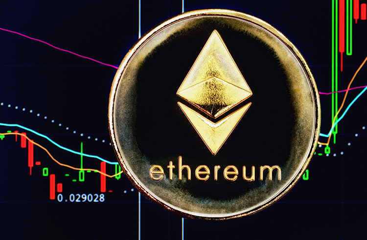 Ethereum sobe 3% e caminha para novo recorde histórico; Solana sobe 8%; Cardano, XRP e Polkadot voltam a subir