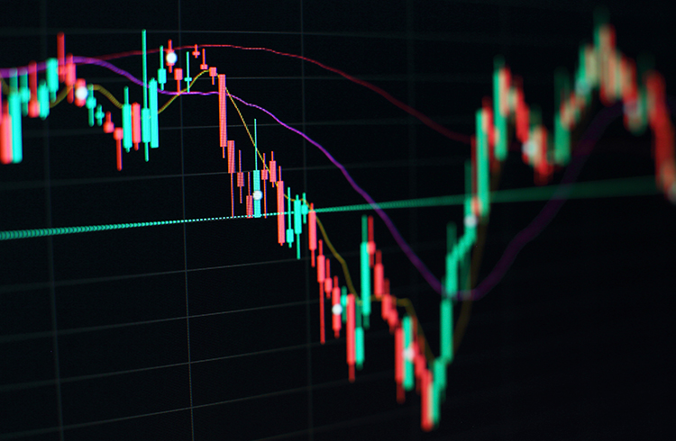 Bitcoin sobe 7%, Ethereum sobe 6%, Solana sobe 8% e Avalanche sobe 11%. Seria esse o início da recuperação do mercado cripto?