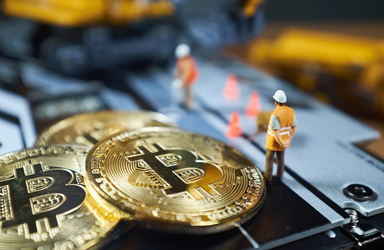 Lottery: Two Independent Miners Find Blocks on Bitcoin Network in a Week