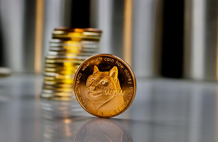 Maior baleia de Dogecoin pode causar um colapso na moeda; entenda