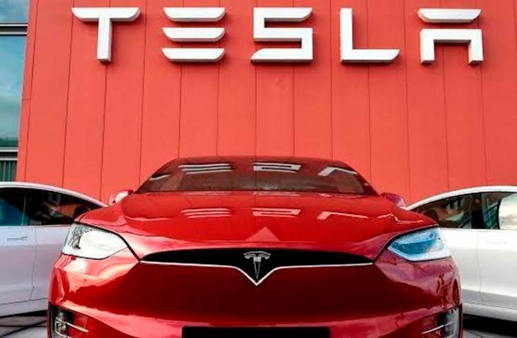 Tesla implementa Dogecoin como meio de pagamento; criptomoeda sobe 13%