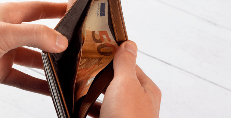Dinheiro físico na carteira é cada vez mais raro | Foto: Flickr