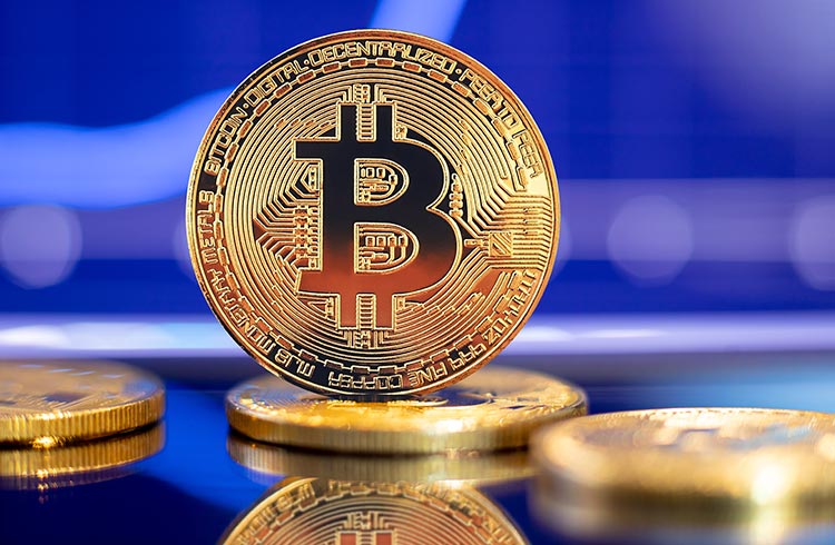 Agora vai? PlanB renova previsão de Bitcoin a US$ 100 mil e estipula nova data