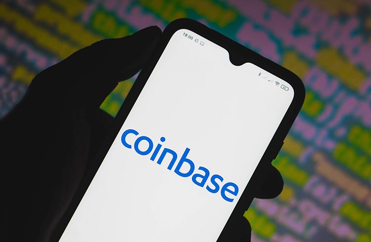 As ações da Coinbase caíram 50% da alta histórica