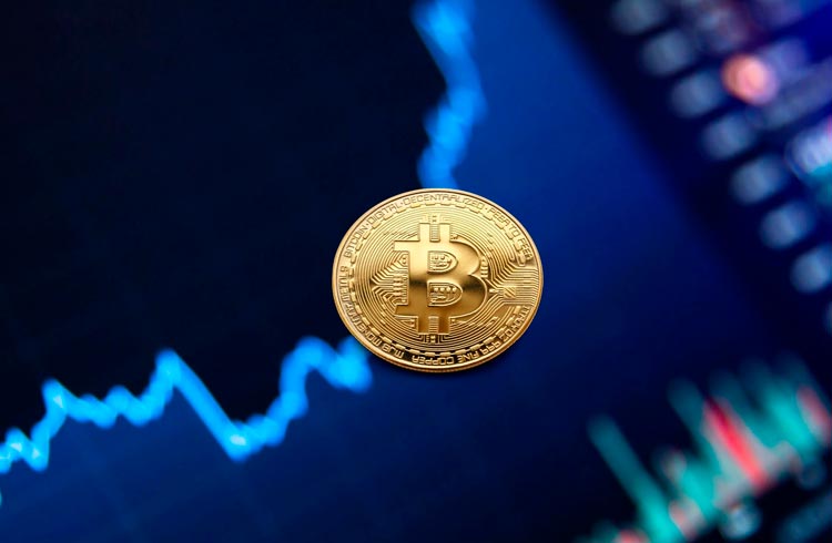 Bitcoin chega aos US$ 42 mil e analista aponta indicadores que reverteram tendência