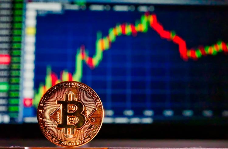 Bitcoin pode cair para US$ 30 mil antes de voltar para US$ 50 mil, diz analista