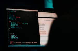 Funcionário de exchange baixa filme pirata, hacker aproveita brecha e rouba US$ 7 milhões da empresa
