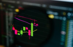 Shiba Inu sobe 12%, SLP sobe mais 30% e chega ao record de preço. Bitcoin, Ethereum, Solana e outras criptomoedas têm alta de até 4%.